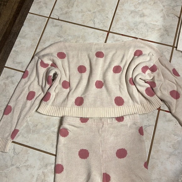 Nasty Gal size small pink and white Polk a dot outfit. Made of knitted material. - Picture 8 of 9